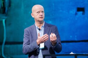 Ando Uus esinemas Äripäeva Müügijuhtimine 2025 konverentsil ja jagamas kogemusi meid kõiki peatselt puudatavatest muutustest müügis ja turunduses.